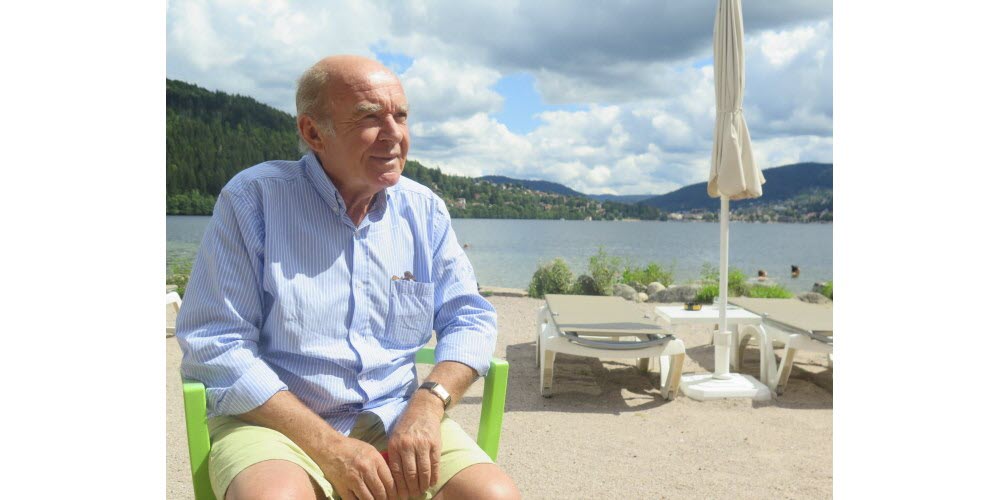 Olivier de Rincquesen sur la plage du Lido Gérardmer